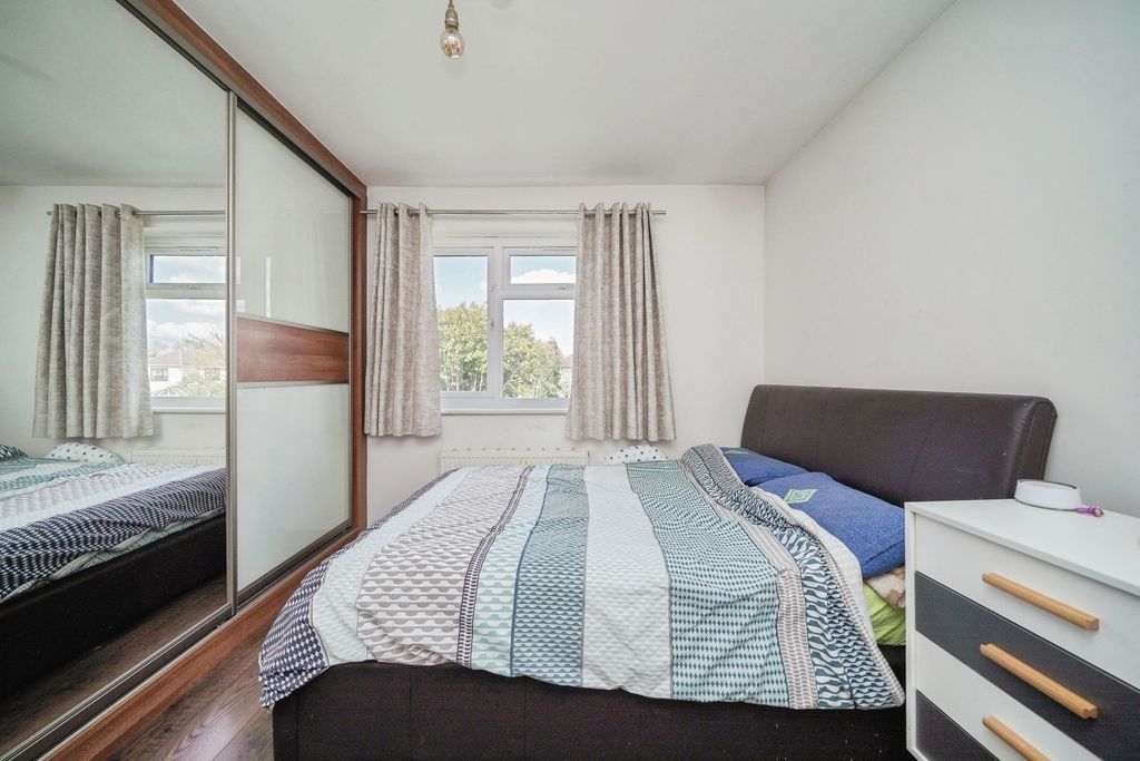 Property photo 3 of 11 1