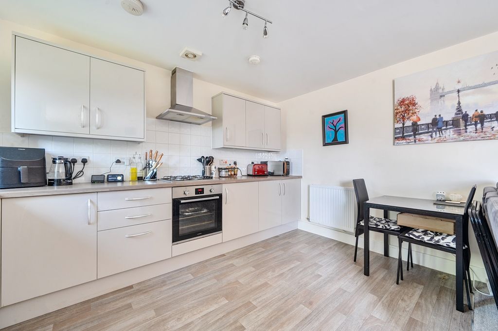 2 bed flat for salePriors Orchard, Southbourne, Emsworth PO10 photo 5