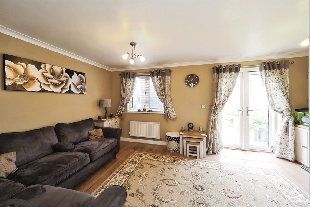 Property photo 2 of 17