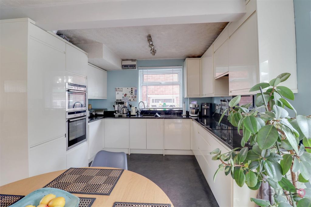 Property photo 3 of 20 Img_8884-Img_8886.Jpg