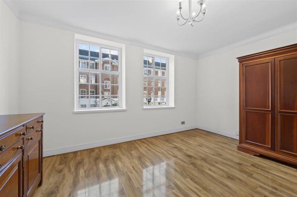 Property photo 3 of 15 12 Albemarle,11.Jpg