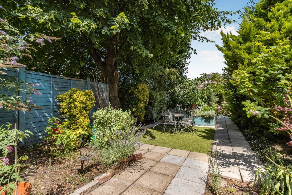 Property photo 2 of 17