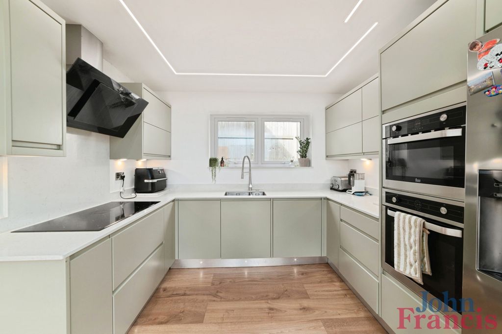 Property photo 2 of 26 Pbox-Img.Jpg