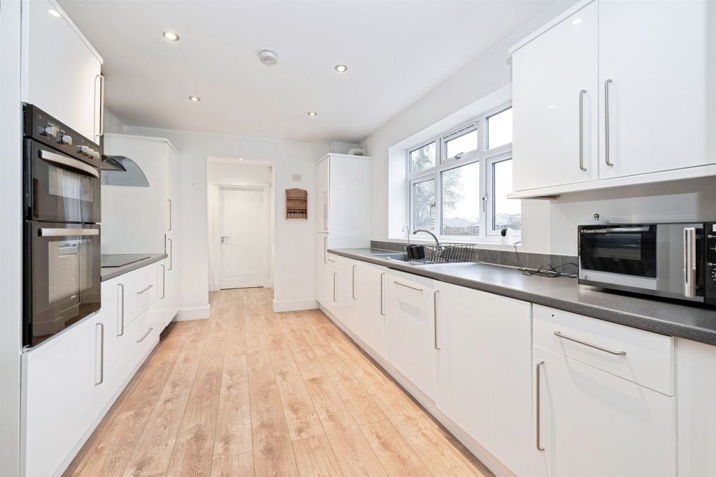 Property photo 2 of 27