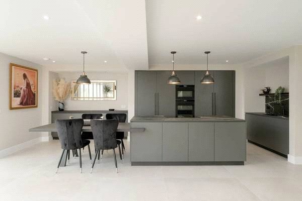 Property photo 2 of 15 Living/Kitchen