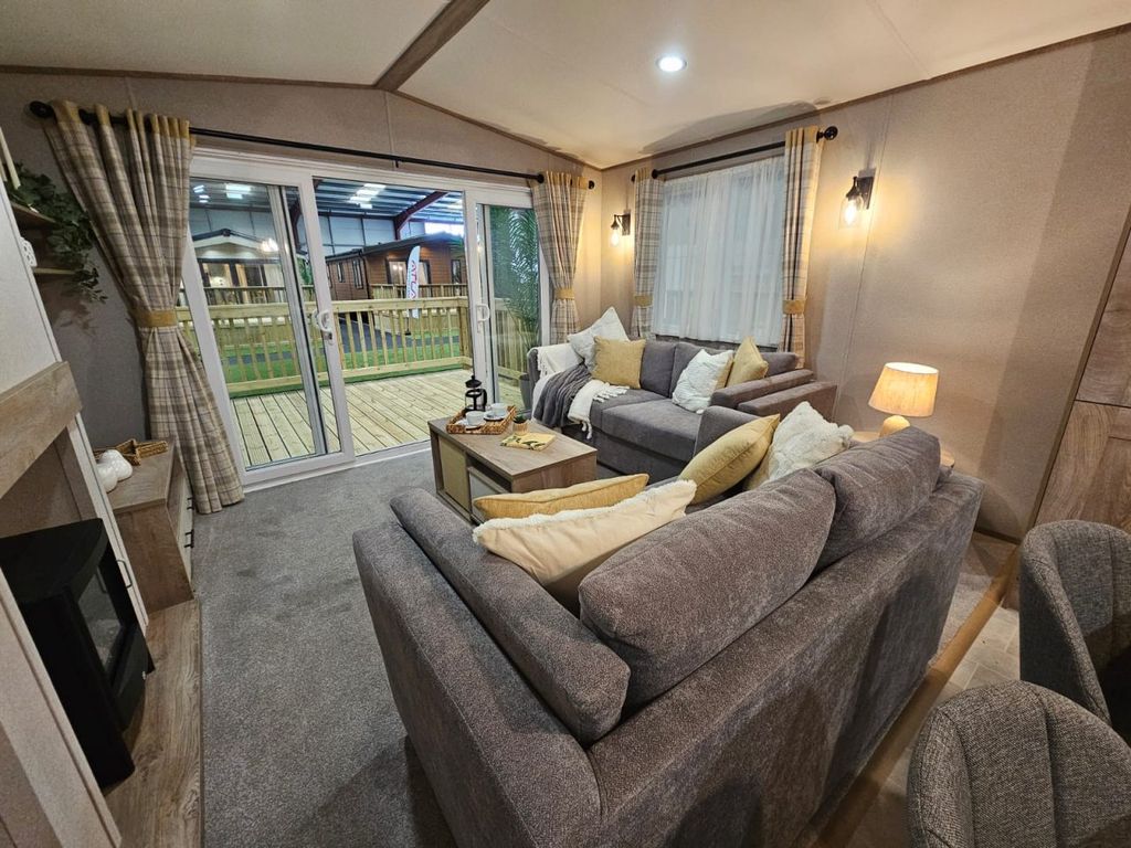 Property photo 2 of 14 5