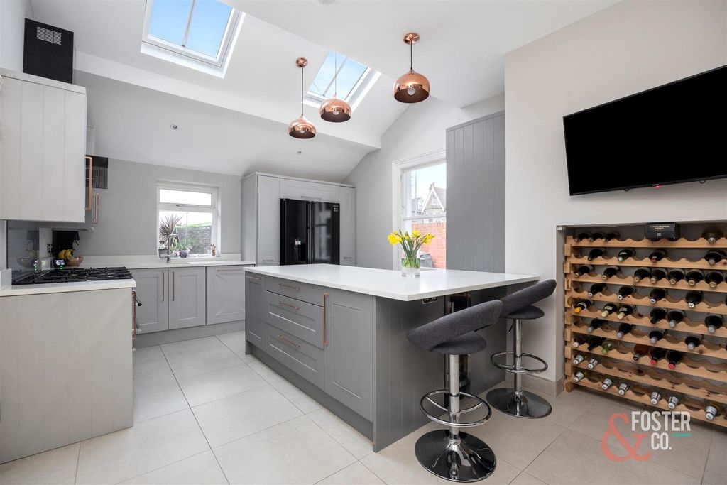 Property photo 3 of 31 Pembroke Crescent, 78-016.Jpg