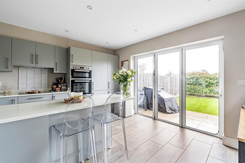 Property photo 2 of 24 5-Hayward-Mews-3.Jpg