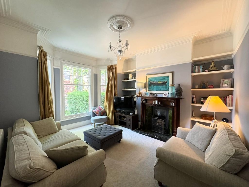 Property photo 2 of 40