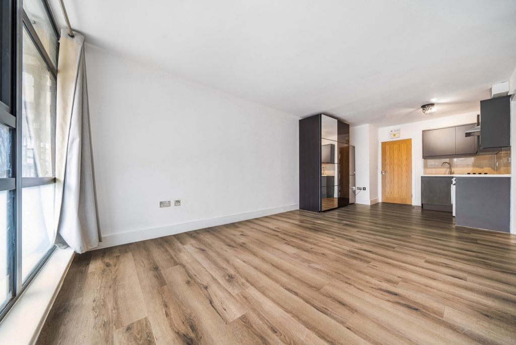 Property photo 2 of 7 1006458 (3)