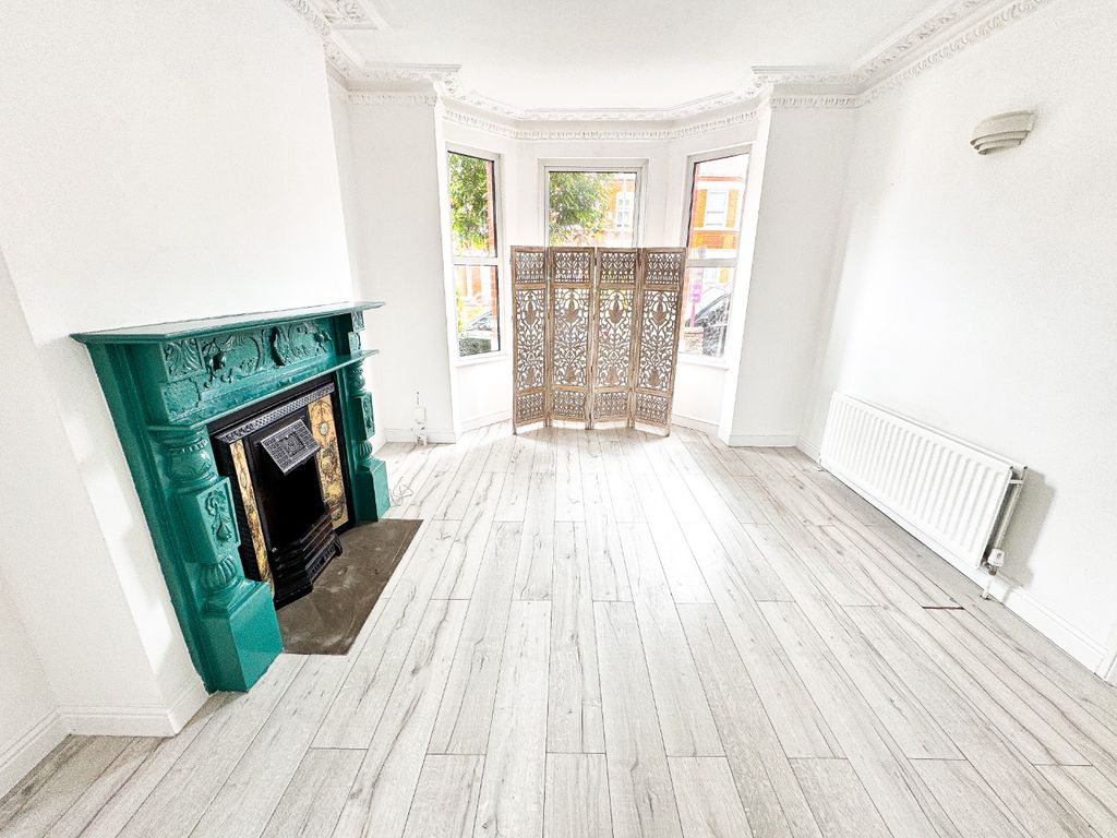 Property photo 2 of 15 4366942