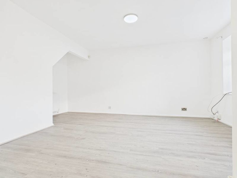 Property photo 2 of 11 Photo 8