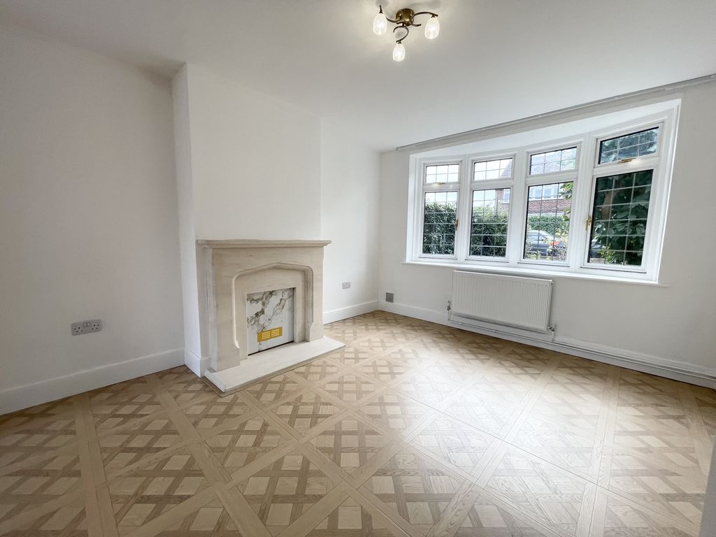 Property photo 3 of 19 Photo 16