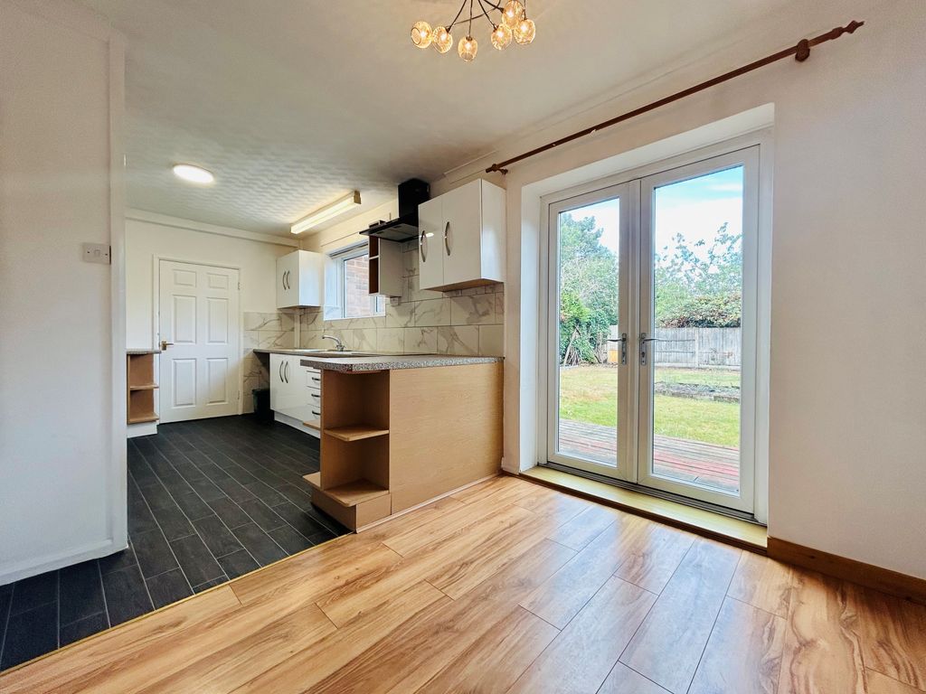 Property photo 3 of 10 Dining Room