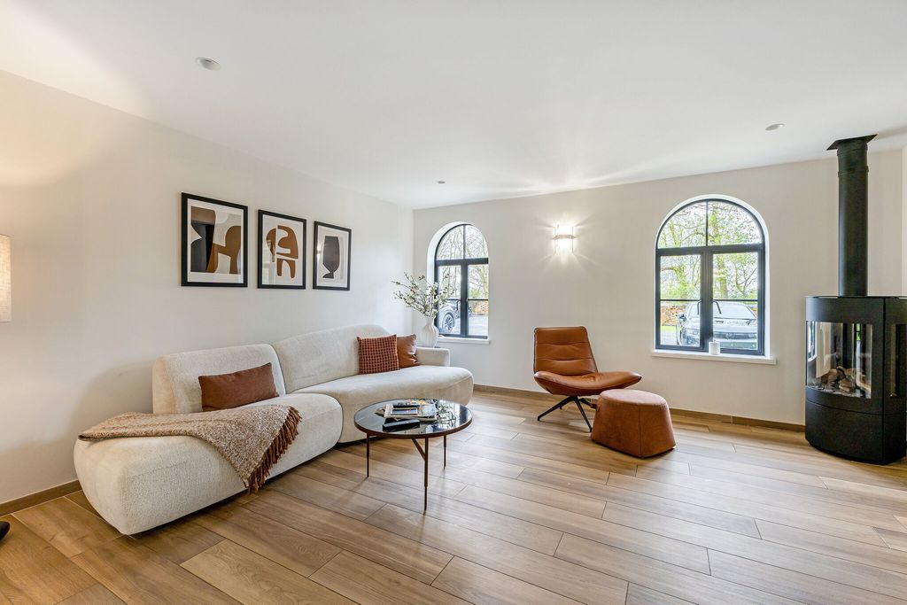 Additional image 12 of 7 bed detached house for saleUllenhall, Henley-In-Arden B95