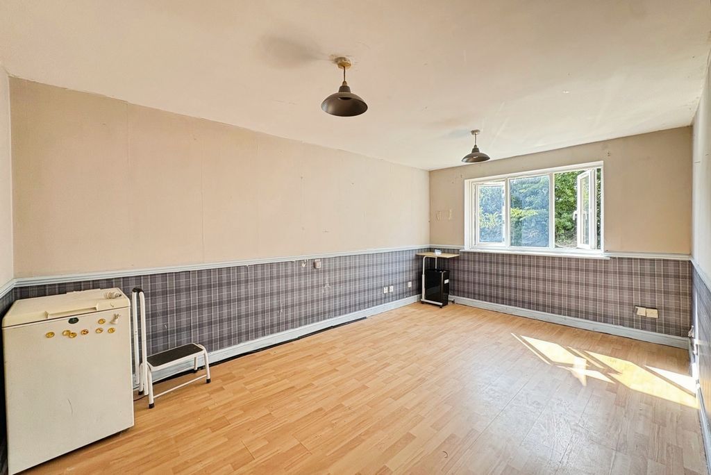 Property photo 2 of 7 Pbox-Img.Jpg