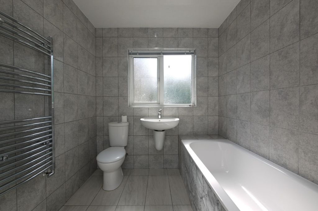 Property photo 3 of 7 4421024