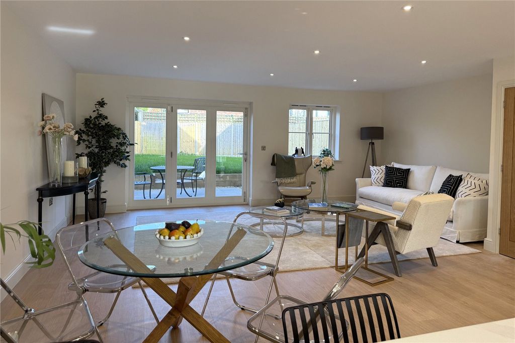 Property photo 3 of 15 Dining/Living