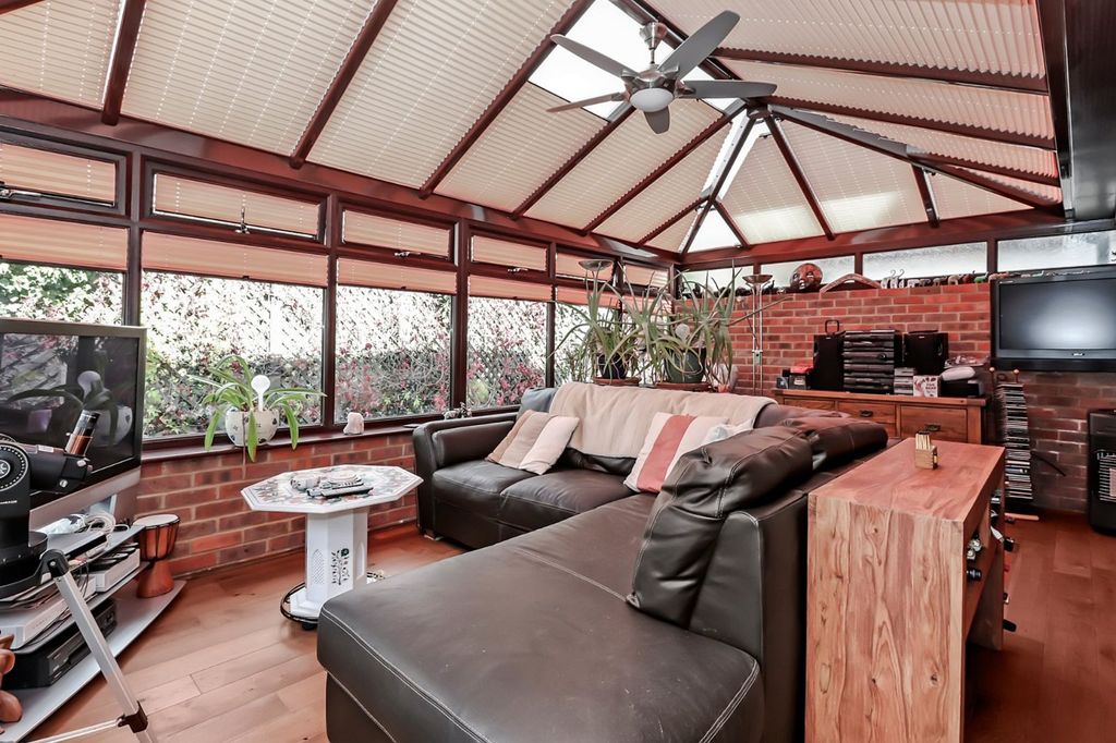 Property photo 3 of 19 Picture No. 18