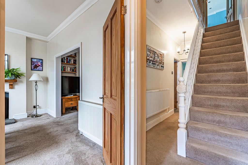 Property photo 3 of 31