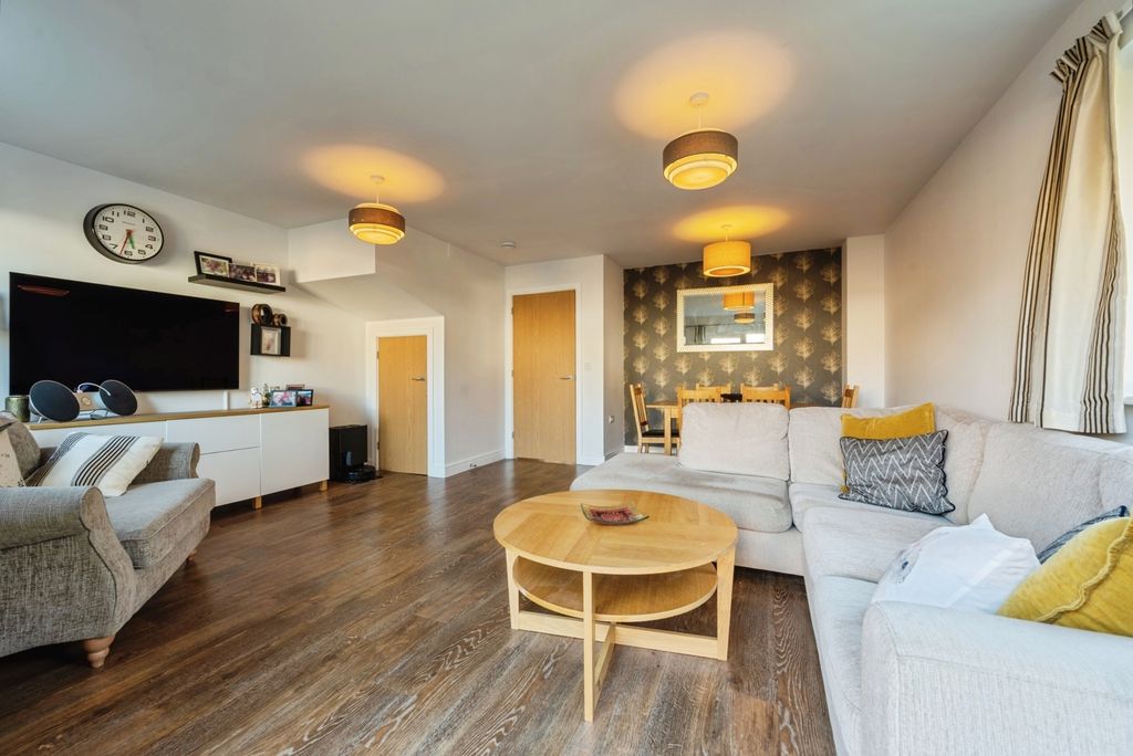 Property photo 2 of 16 Pbox-Img.Jpg