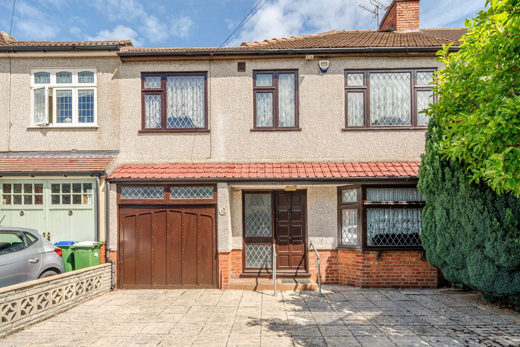 Property photo 1 of 16 External