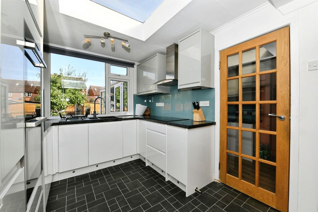 Property photo 2 of 11