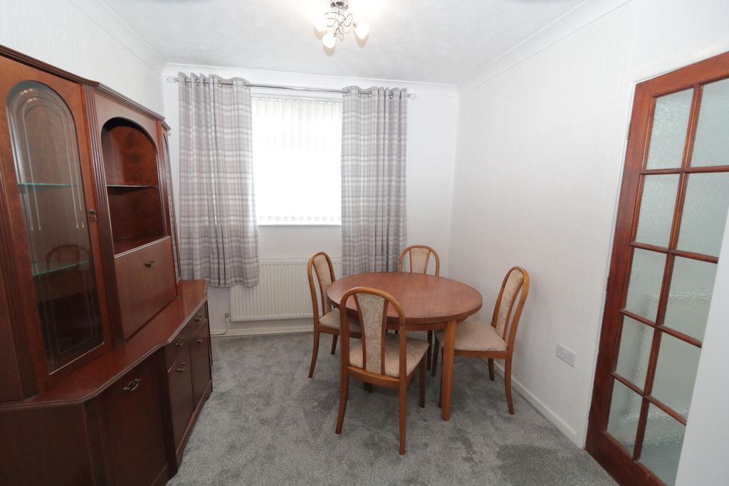 Property photo 3 of 11 Dining Room