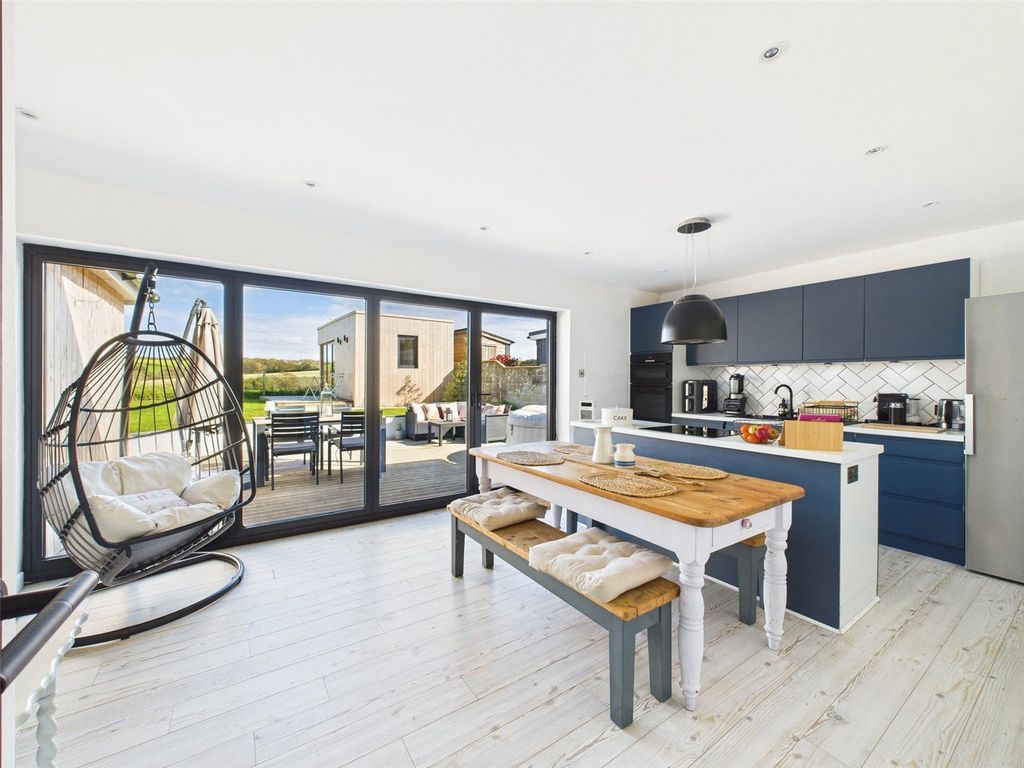 Property photo 2 of 21 Picture No. 05