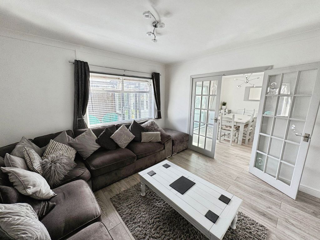 Property photo 2 of 26