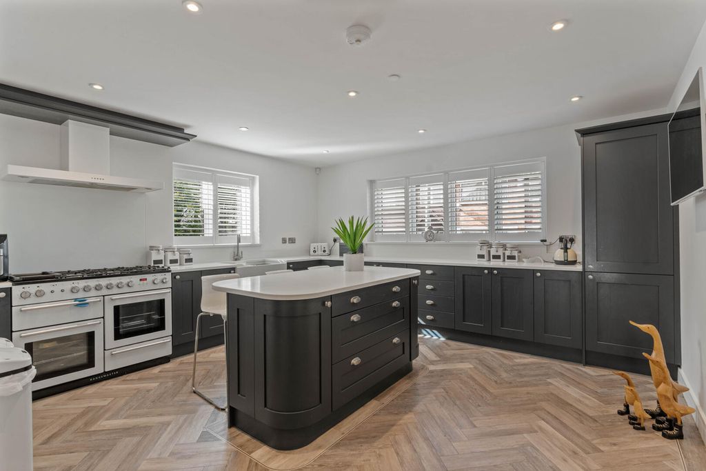 Property photo 2 of 44 Kitchen