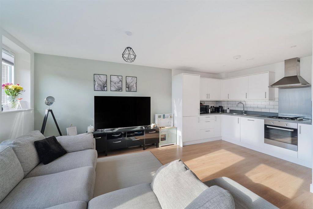 Property photo 2 of 12 Thanet Court (12).Jpg