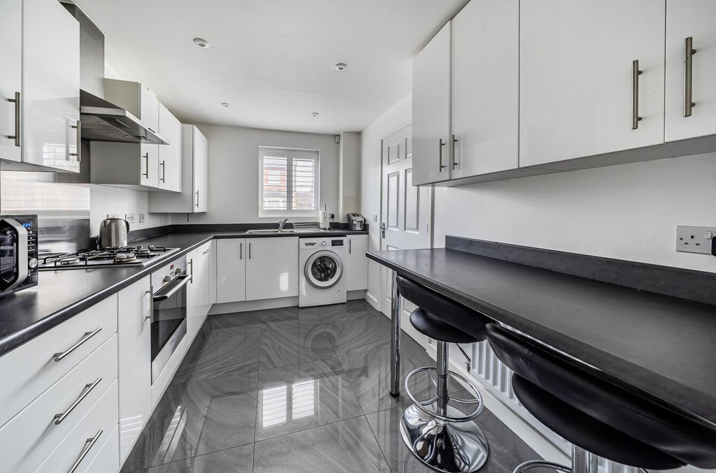 Property photo 2 of 19 1416729-3-699c3Fd...