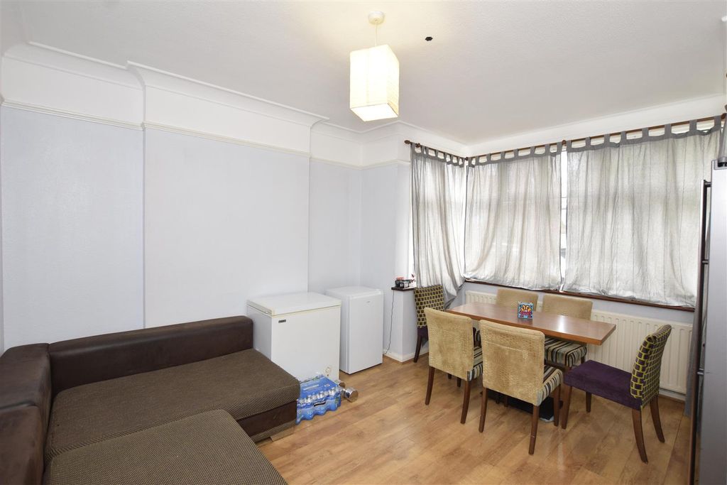 Property photo 3 of 16 Recep1.Jpg