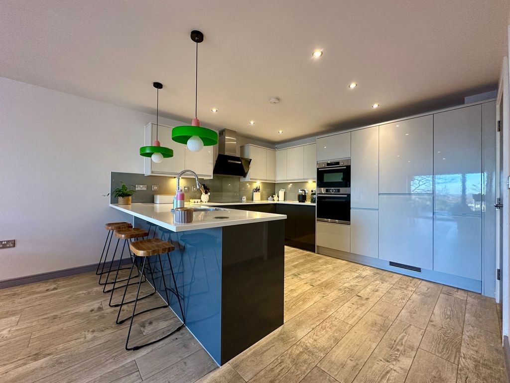 Property photo 2 of 22 Kitchen