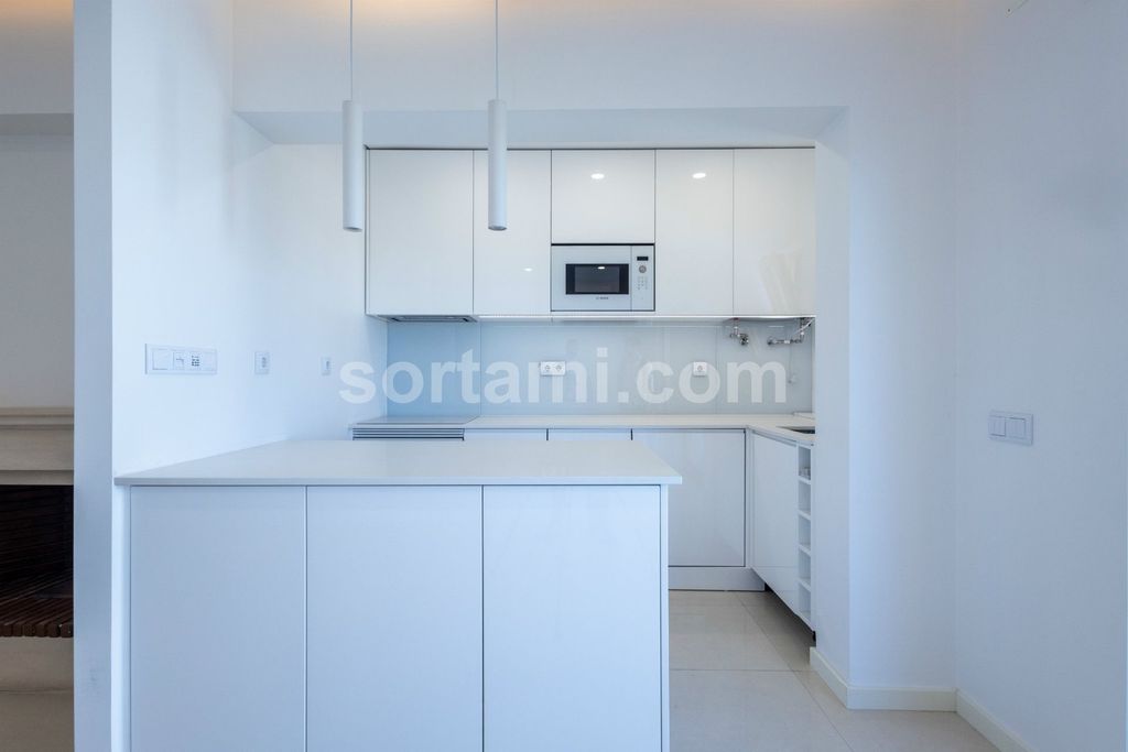 Property photo 3 of 25