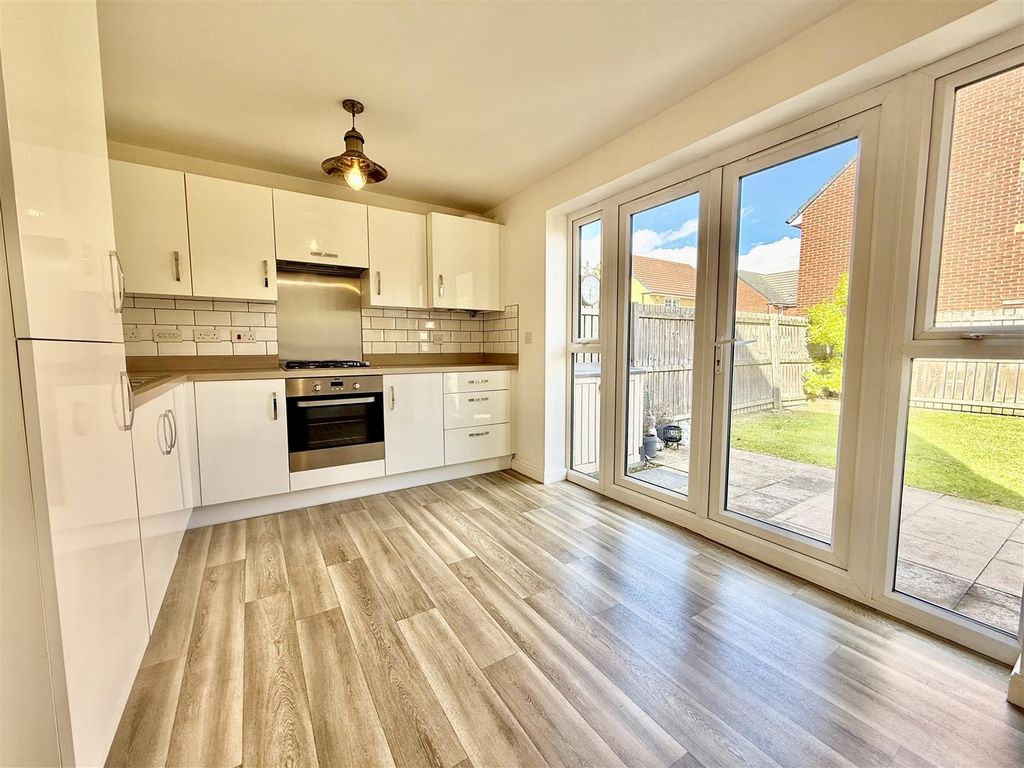 Property photo 3 of 10 Kitchen/Diner