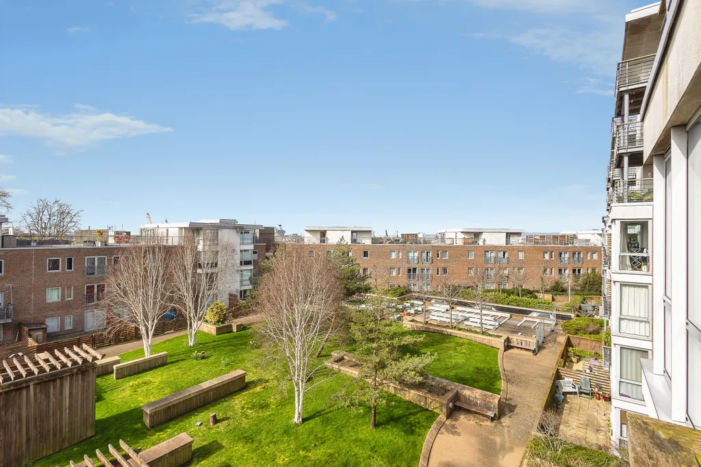 Apartment in Portsmouth, Portsea - View 6