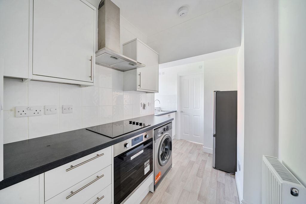Property photo 3 of 14 18-681B30c4748A1-...