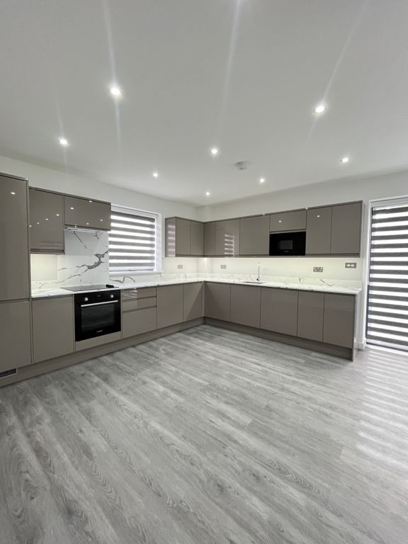 Property photo 3 of 14 9