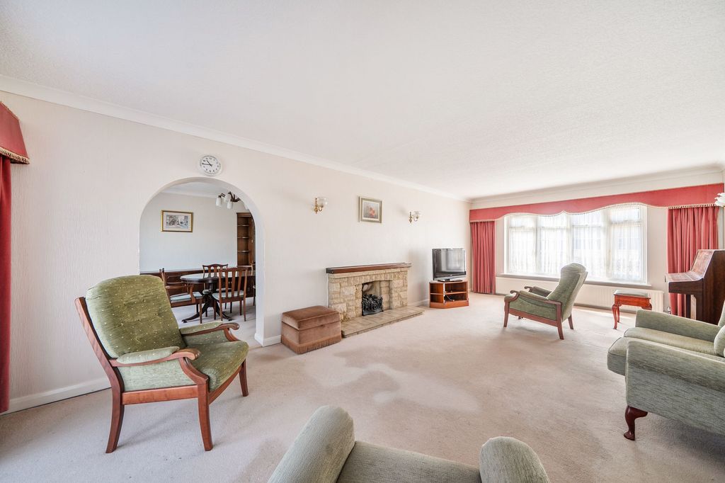 Property photo 3 of 23