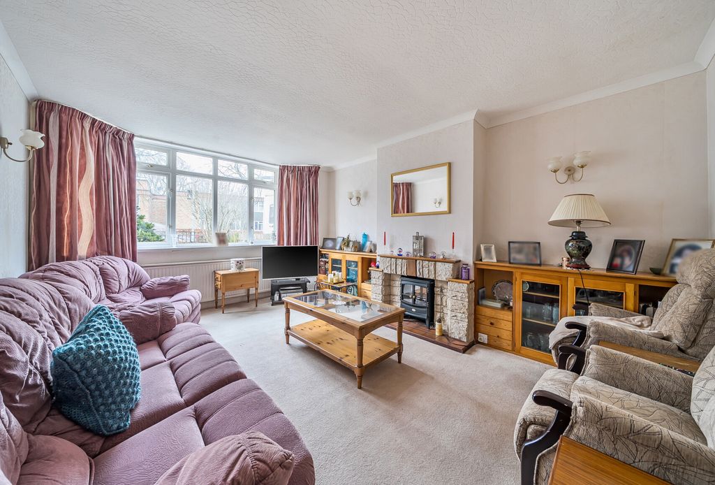 Property photo 2 of 11 1404497-3-697789F...