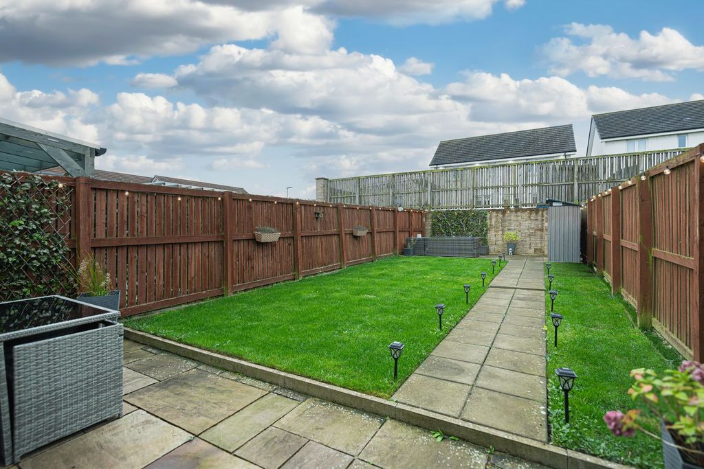 Property photo 2 of 28