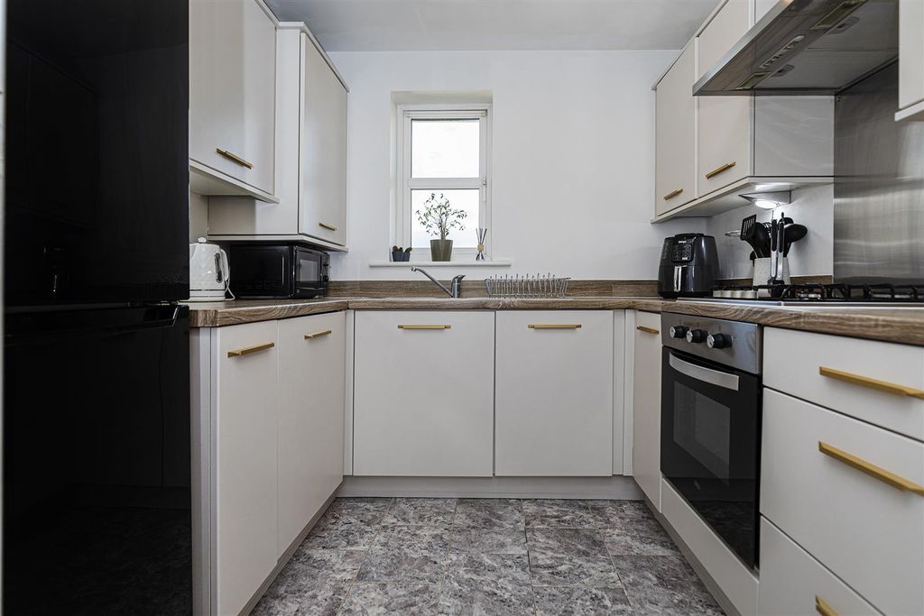 Property photo 2 of 24 Kitchen