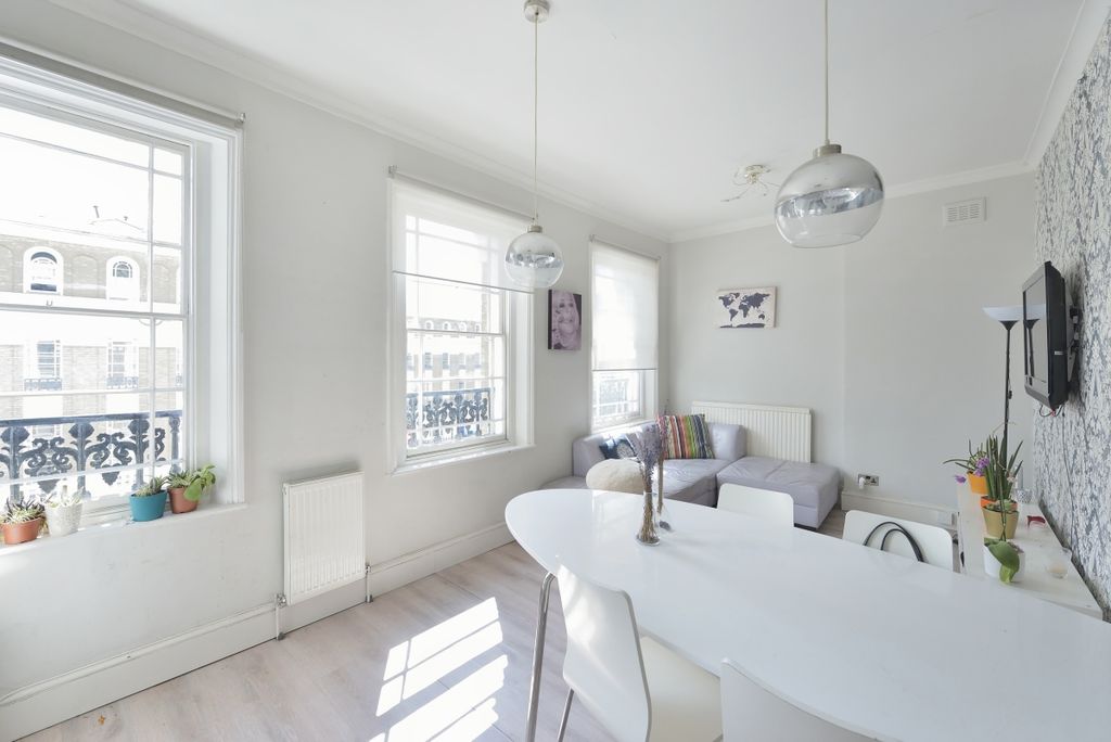 Property photo 2 of 15 Milner Square