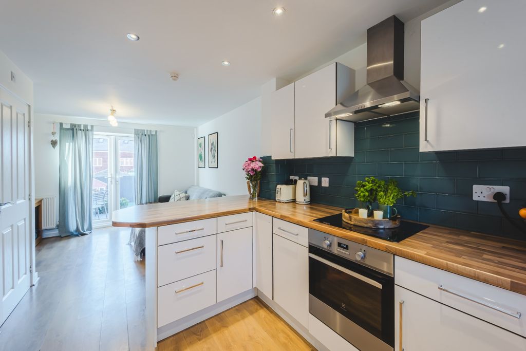 Property photo 2 of 25 4692573