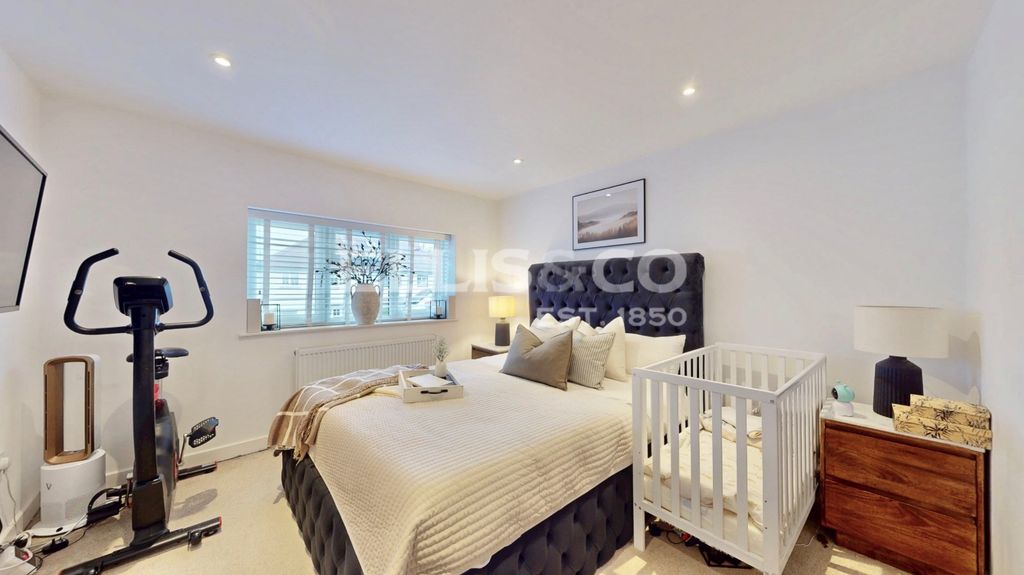 Property photo 3 of 30 Picture No. 23