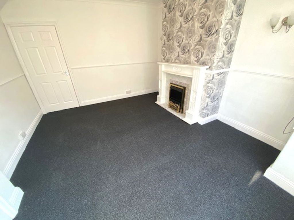Property photo 3 of 11 Lounge