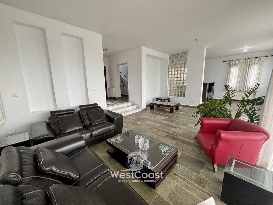 Property photo 2 of 39