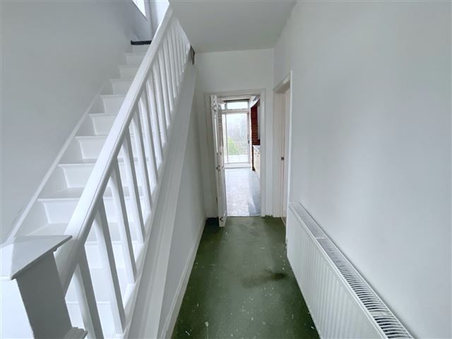 Property photo 2 of 21 Hallway